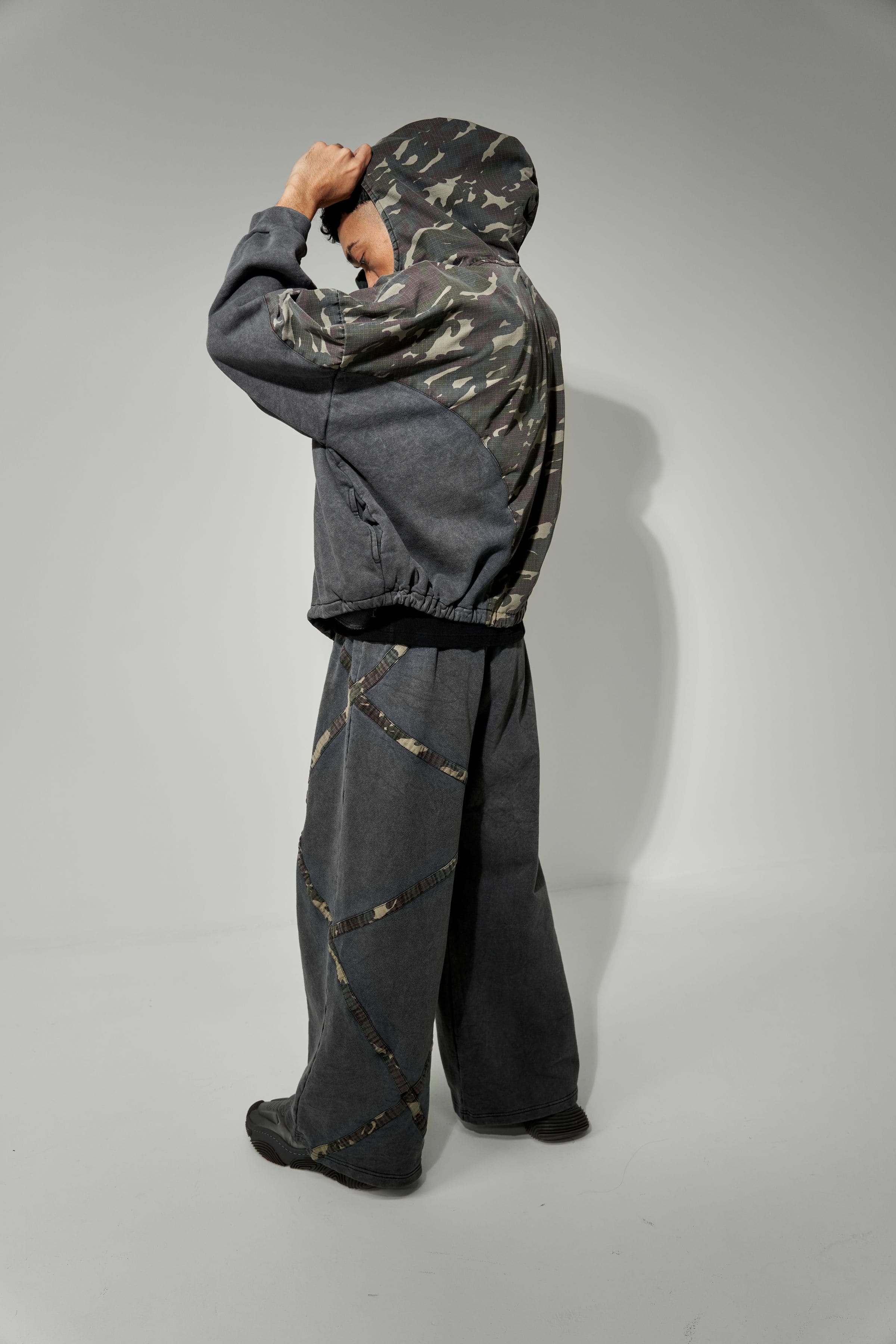 UNISEX TRACK SUIT "THE EXPLORER"