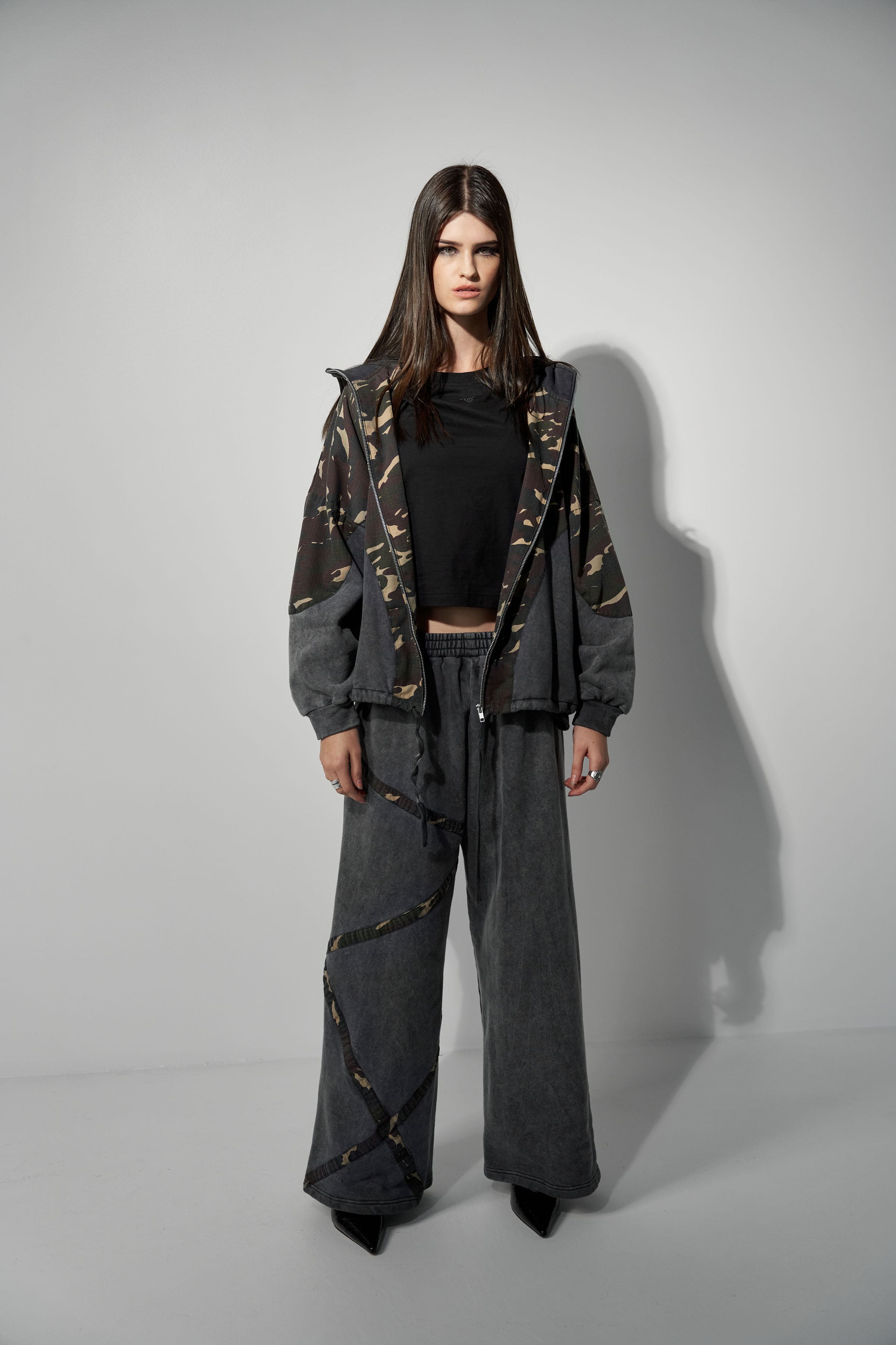 UNISEX TRACK PANTS "THE EXPLORER"