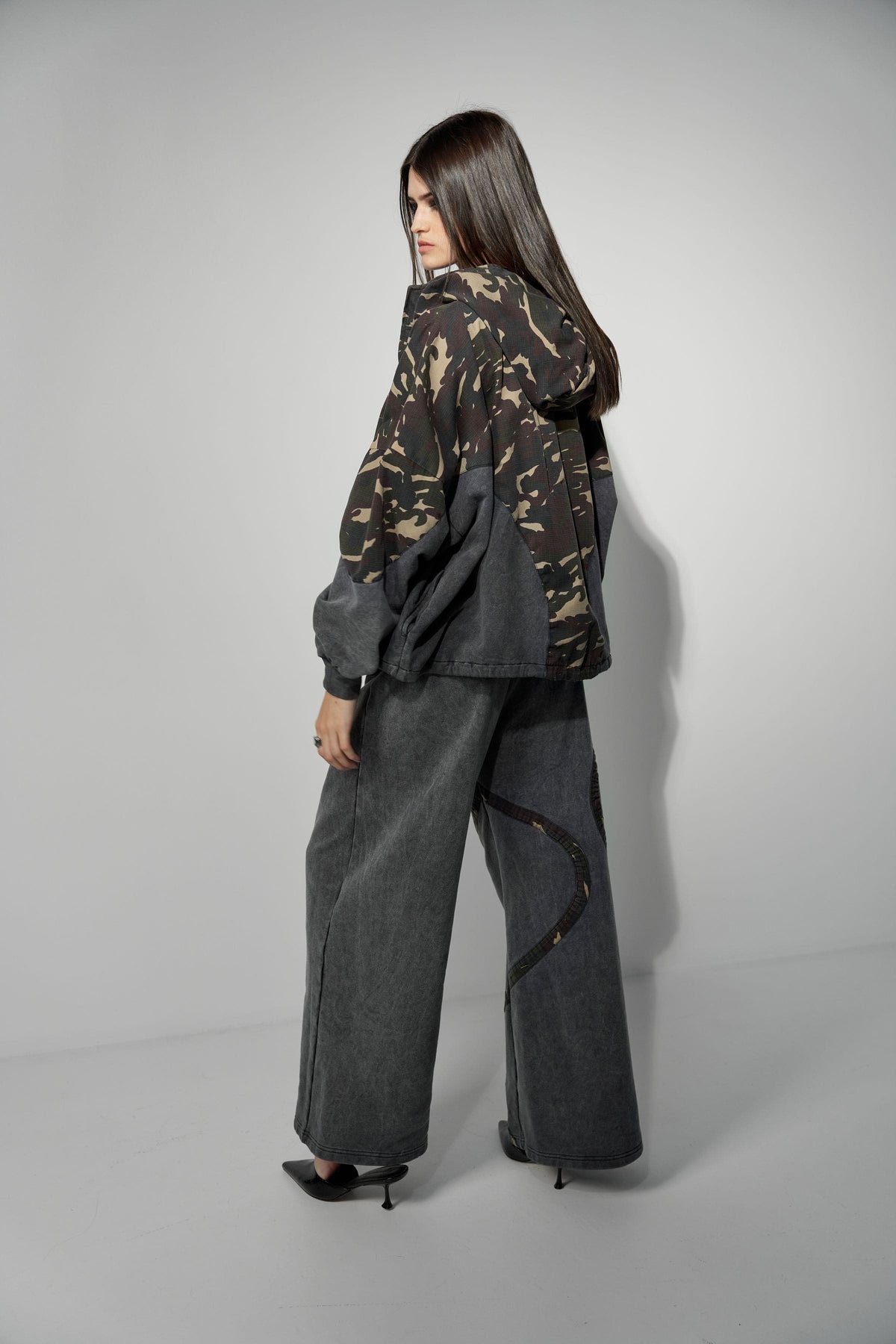 UNISEX TRACK PANTS "THE EXPLORER"