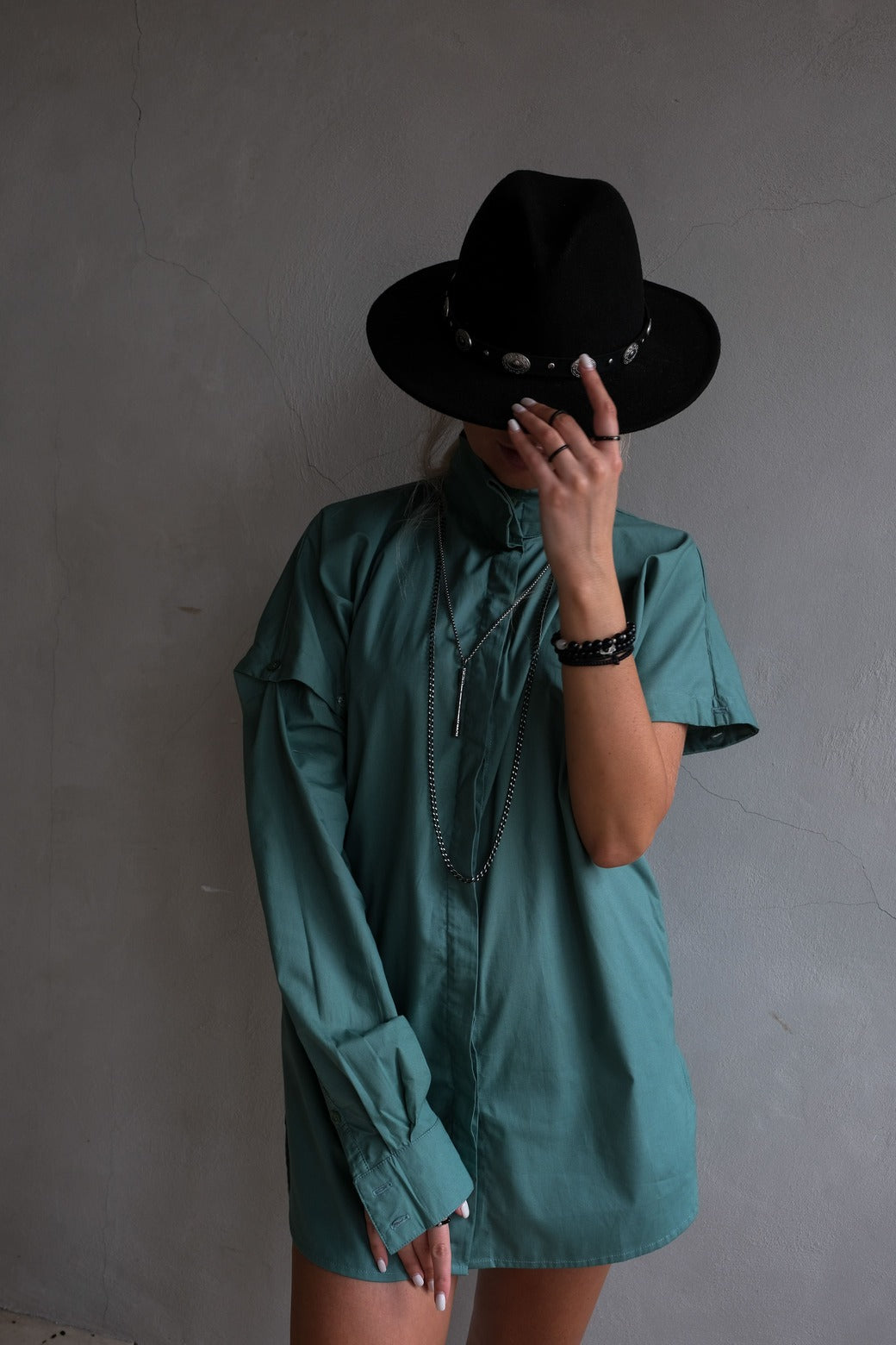 Shirt with detachable sleeves