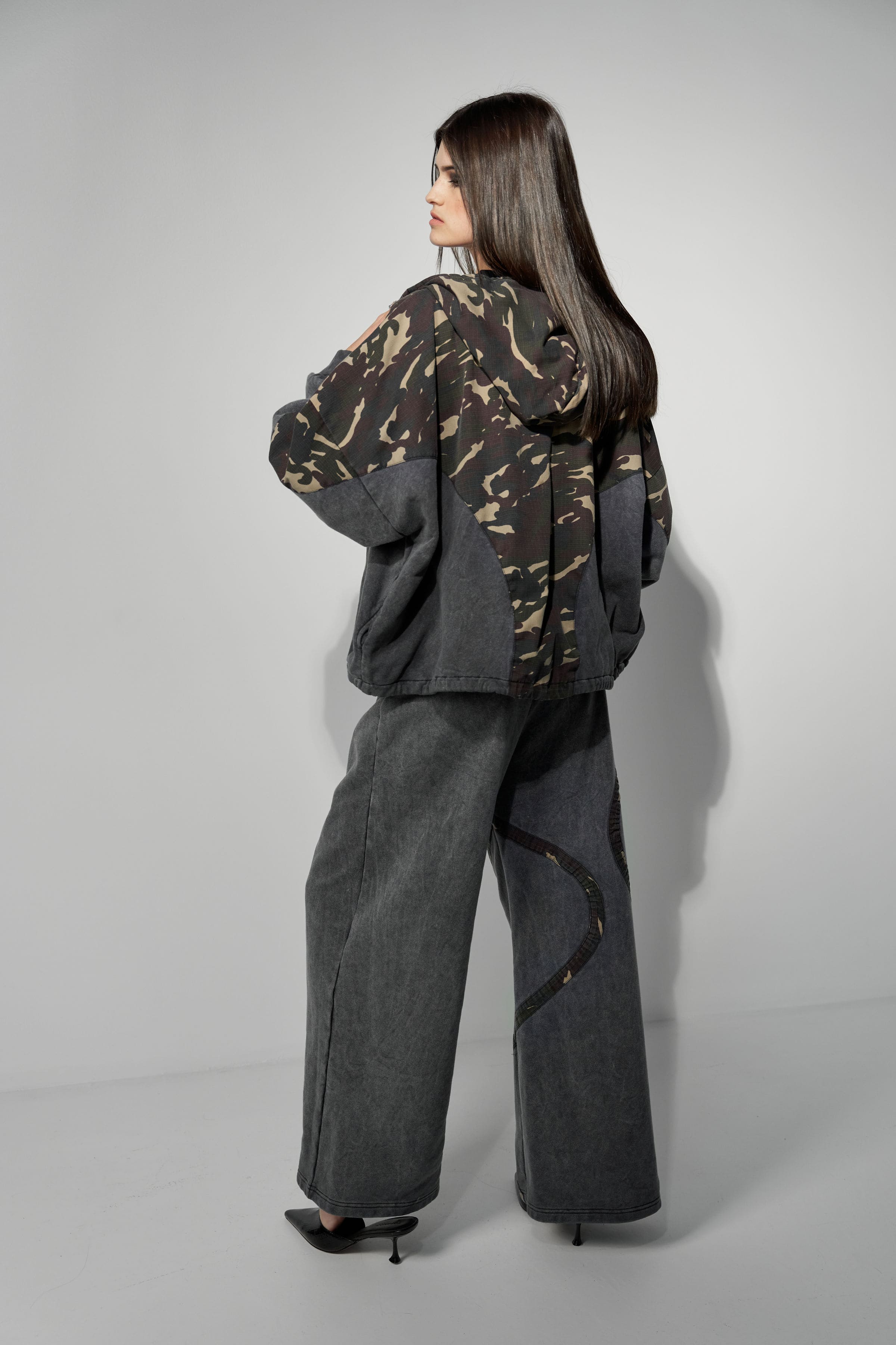 UNISEX TRACK PANTS "THE EXPLORER"