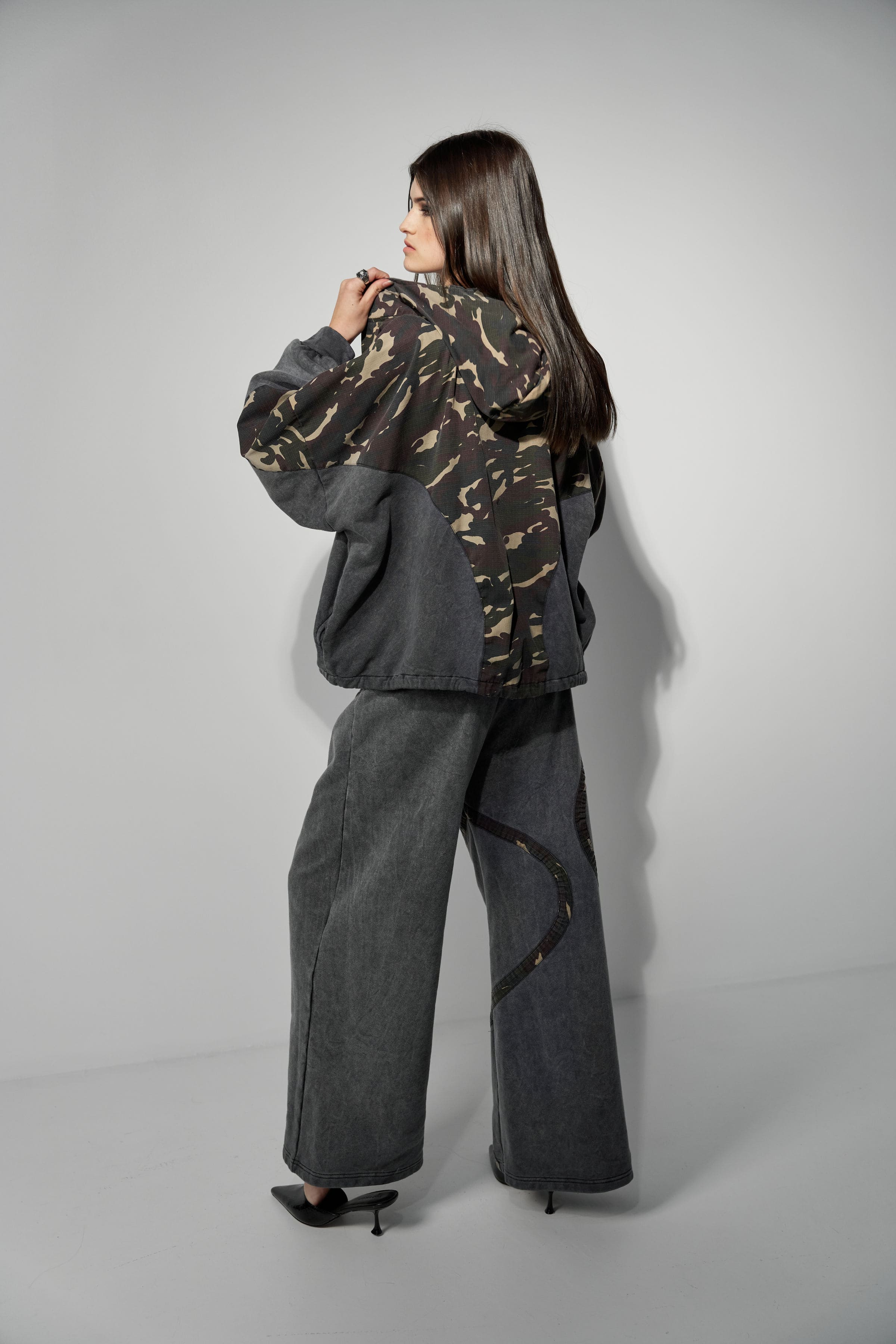 UNISEX TRACK SUIT "THE EXPLORER"