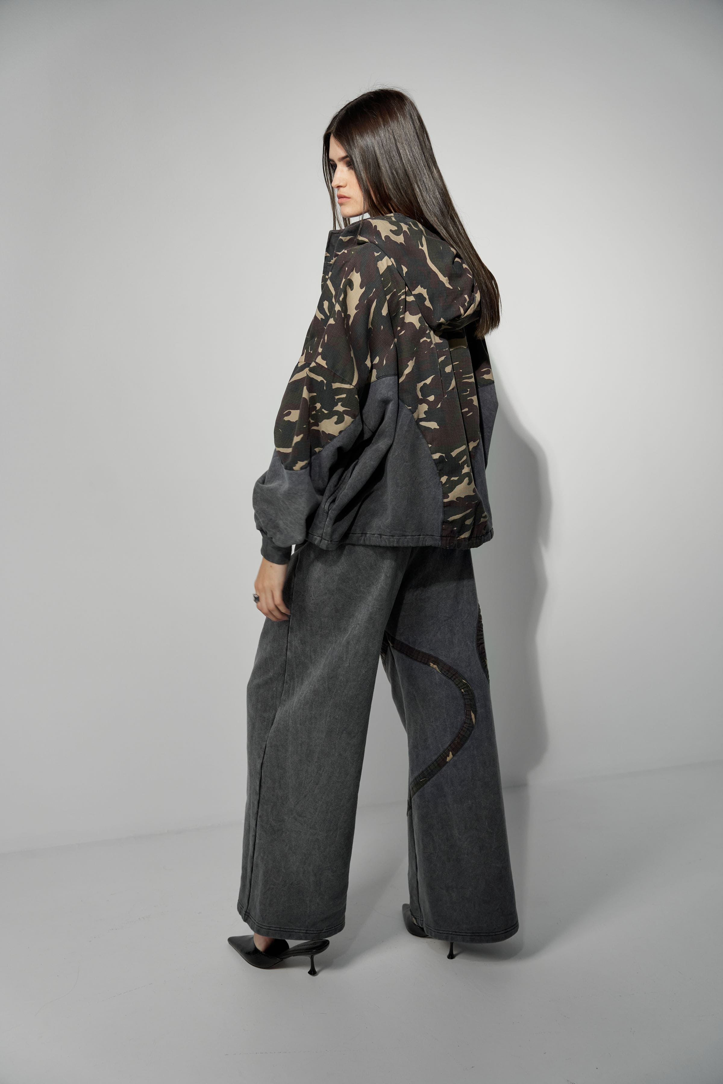 UNISEX TRACK PANTS "THE EXPLORER"