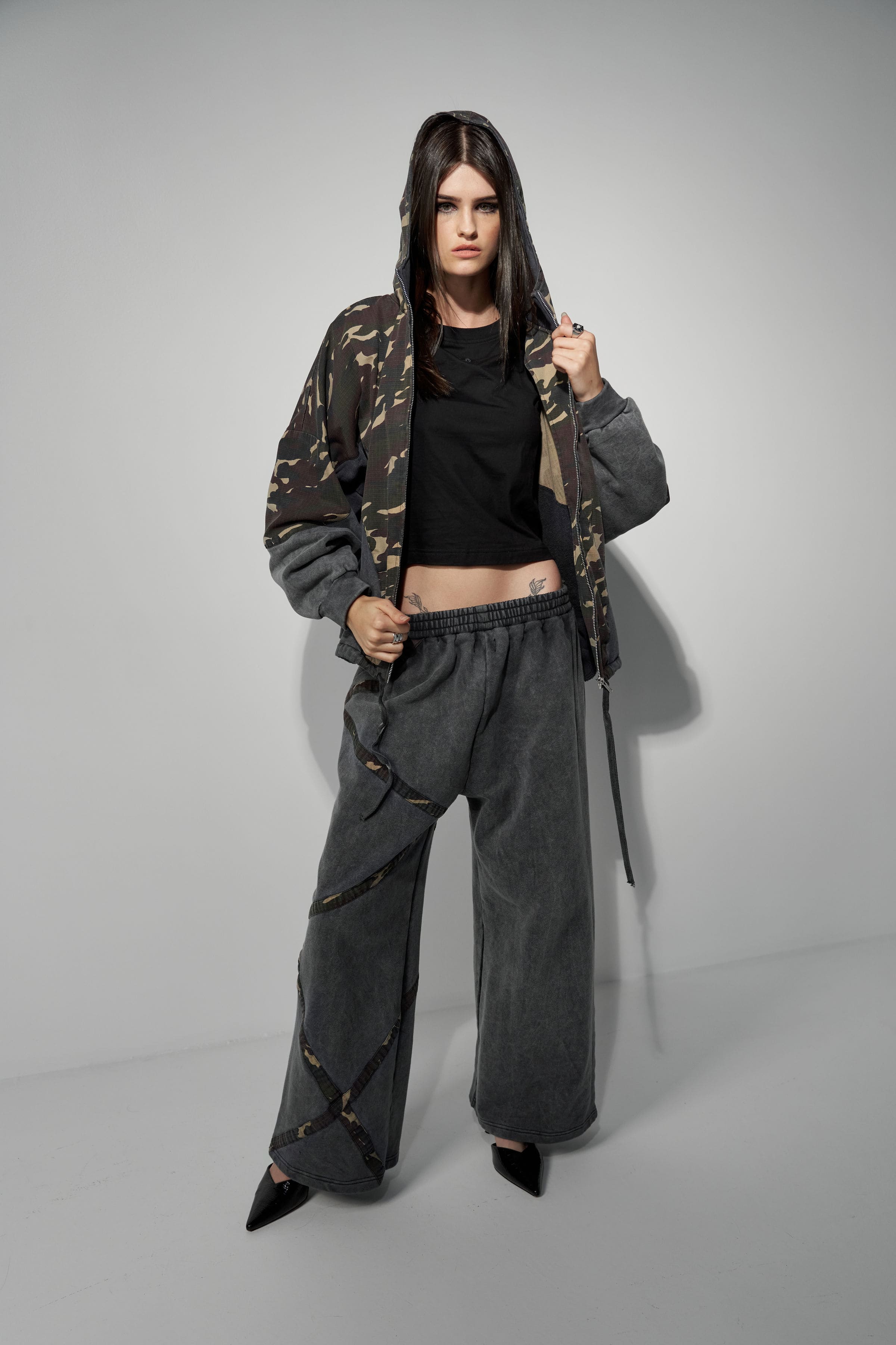 UNISEX TRACK PANTS "THE EXPLORER"