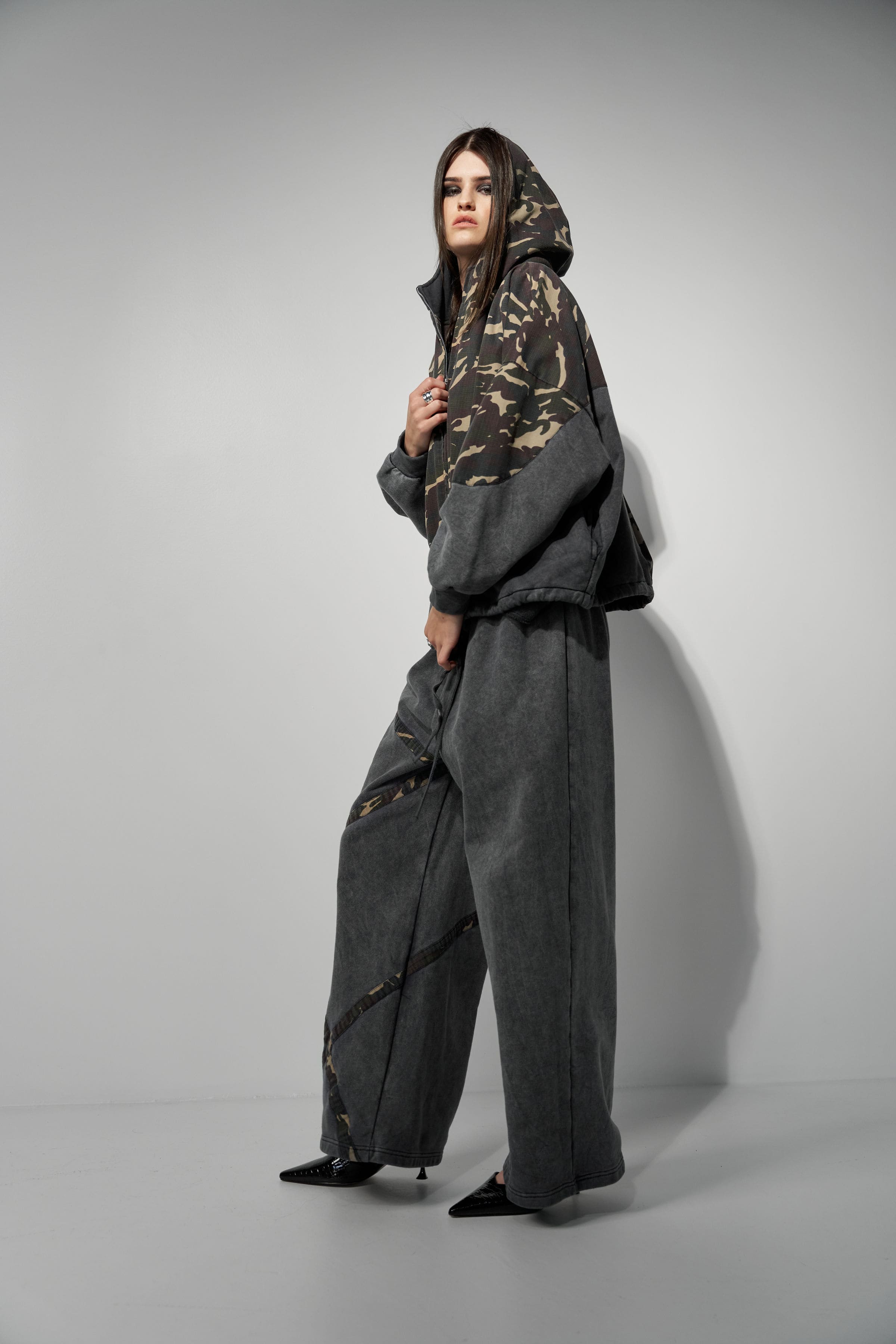UNISEX TRACK PANTS "THE EXPLORER"