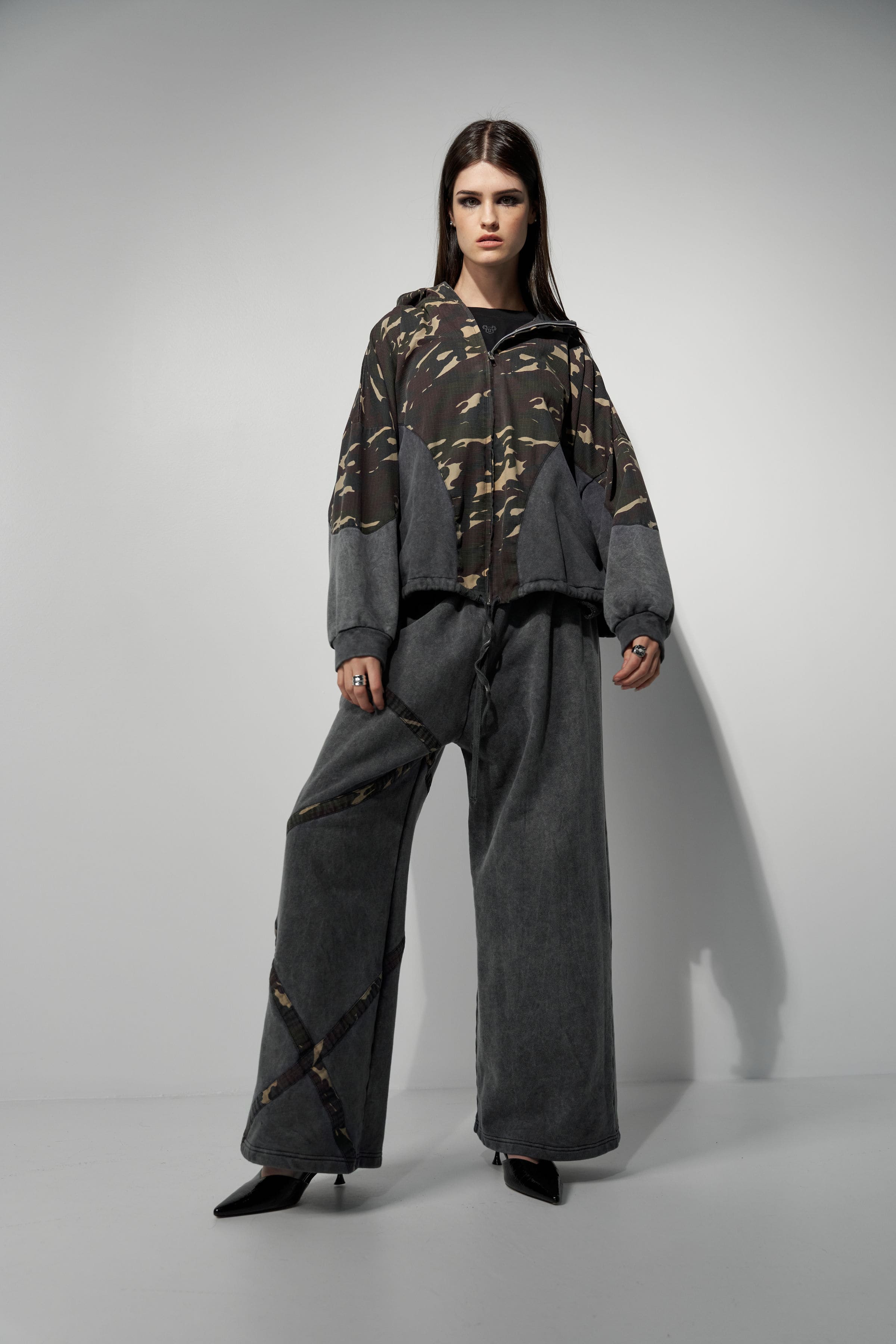 UNISEX TRACK PANTS "THE EXPLORER"